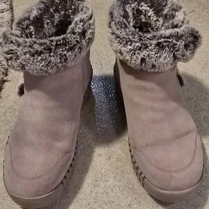 Cozy Tan Fur-Lined Ankle Boots
